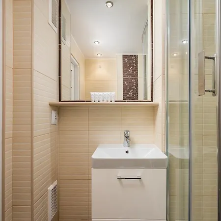 Egipska Homely By Bookinghost Varşova